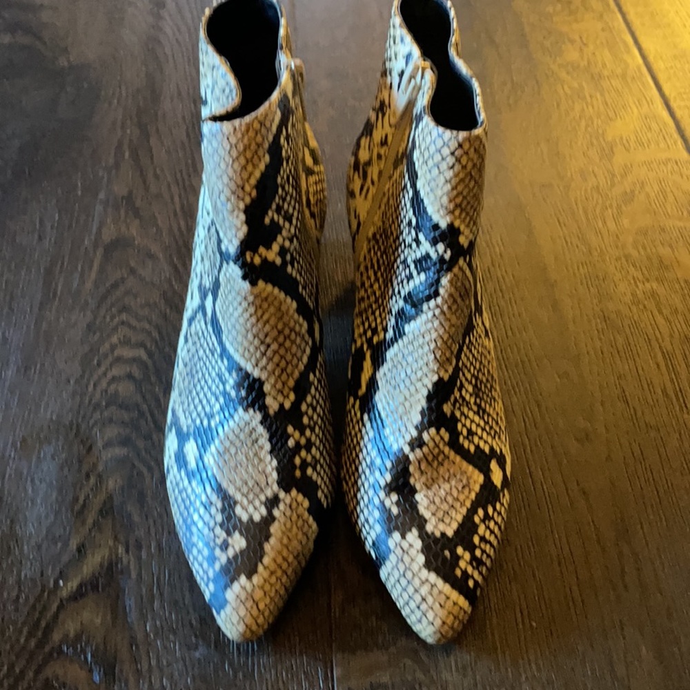 NWOB: Kensie, Leather Ankle Boots, Size 7.5M